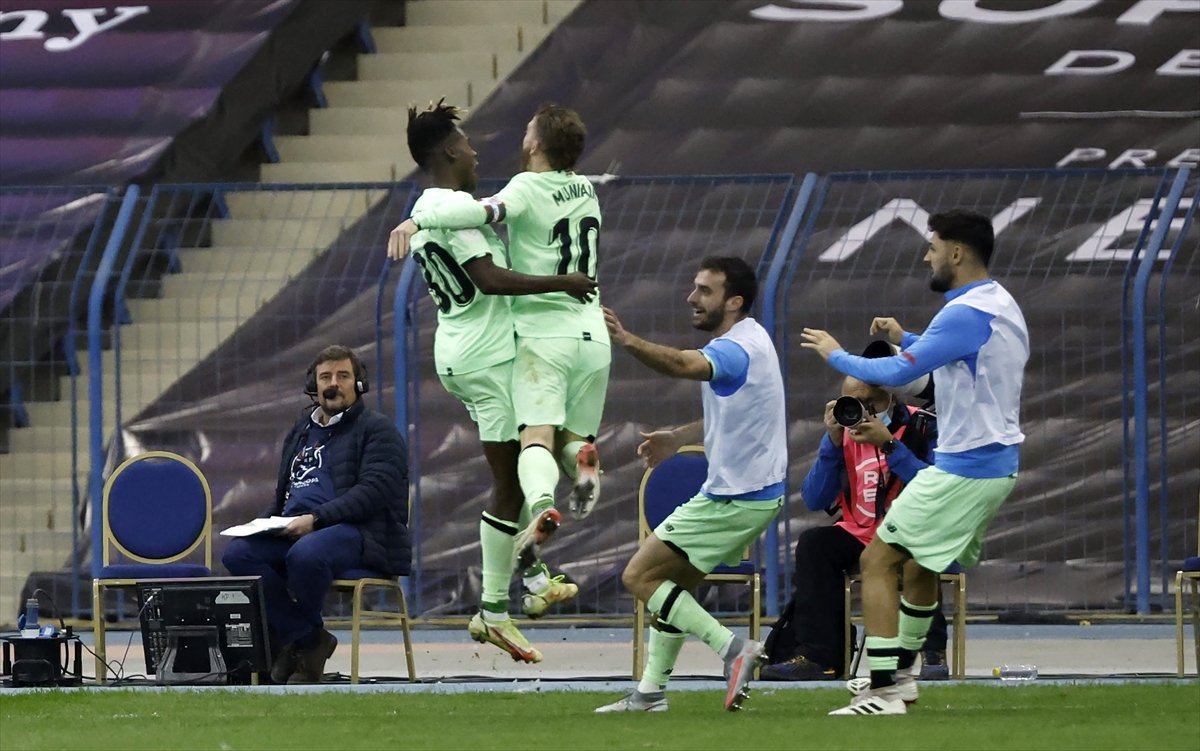 Athletic Bilbao, İspanya Süper Kupası'nda finalde