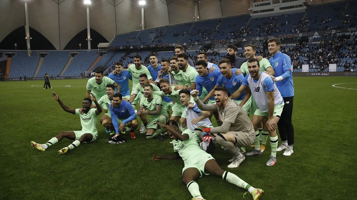 Athletic Bilbao, İspanya Süper Kupası&#039;nda finalde