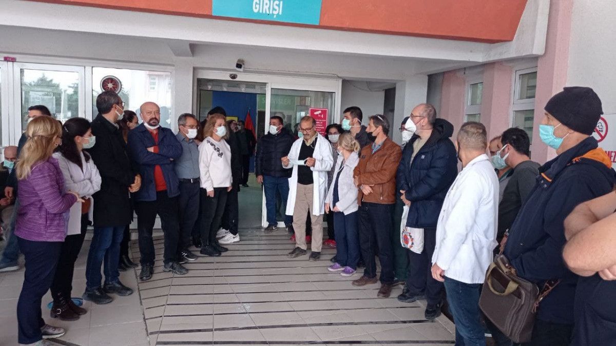 Balıkesir'in randevu tarihini beğenmeyen kadının eşi, doktoru yumrukladı
