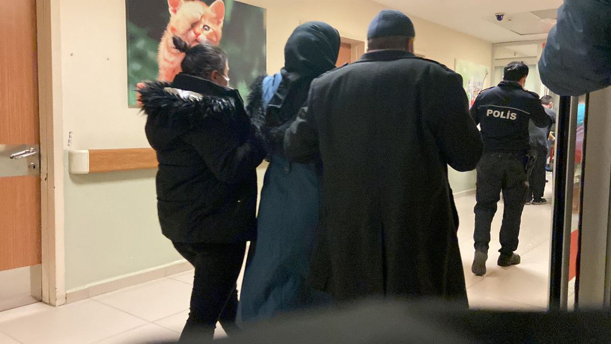 Bursa'da dede ve torununa otomobil çarpma anı