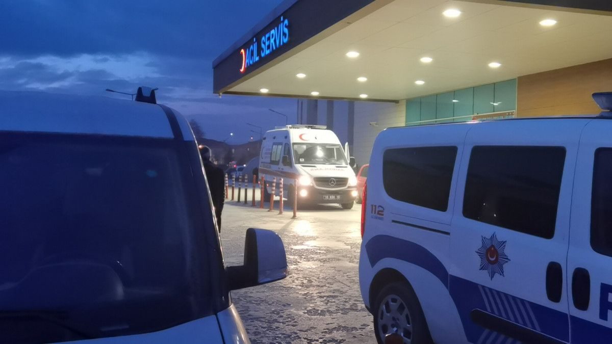 Bursa'da dede ve torununa otomobil çarpma anı