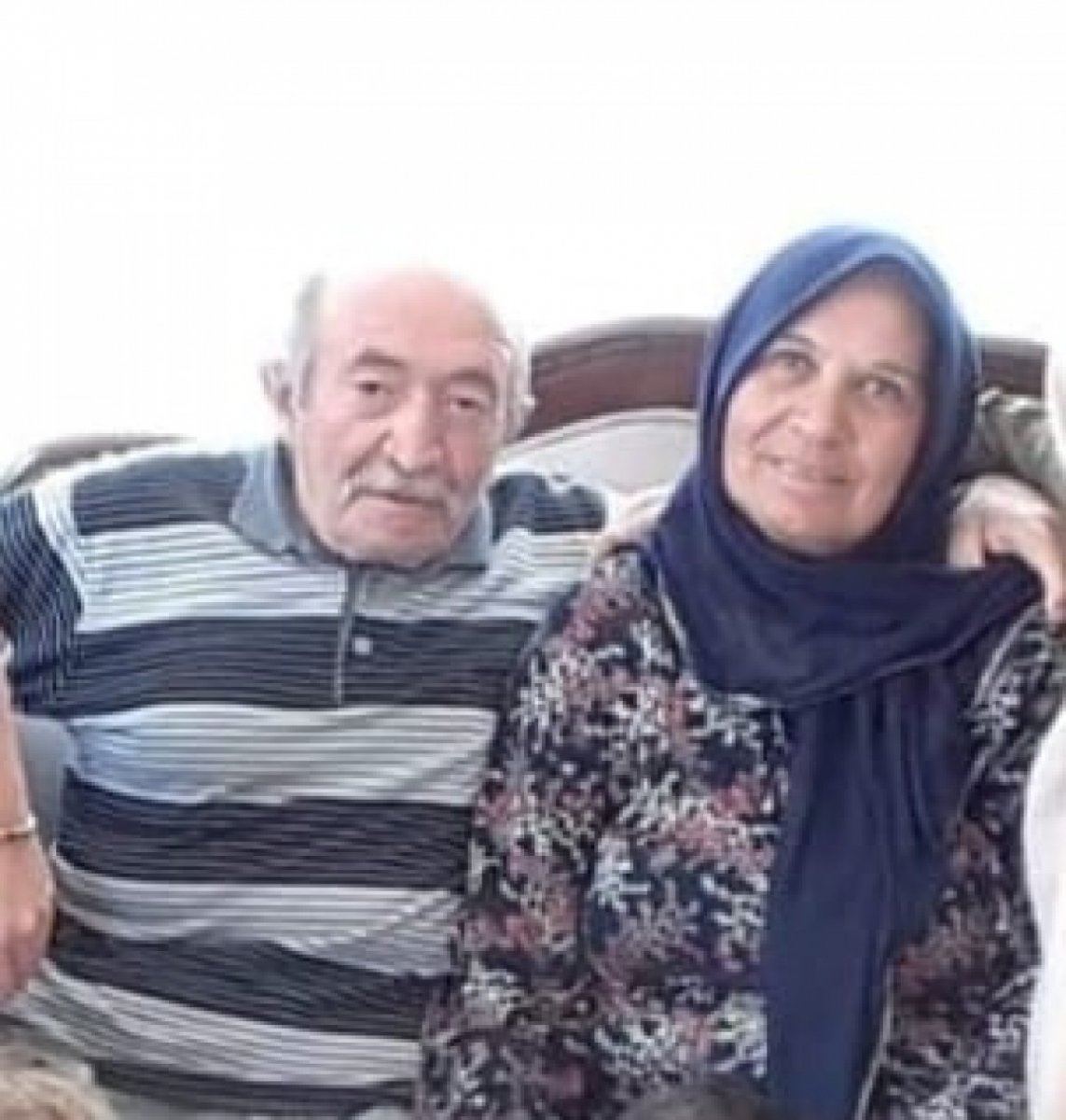 Bursa’da yayalara çarpan kamyonet, site bahçesine düştü