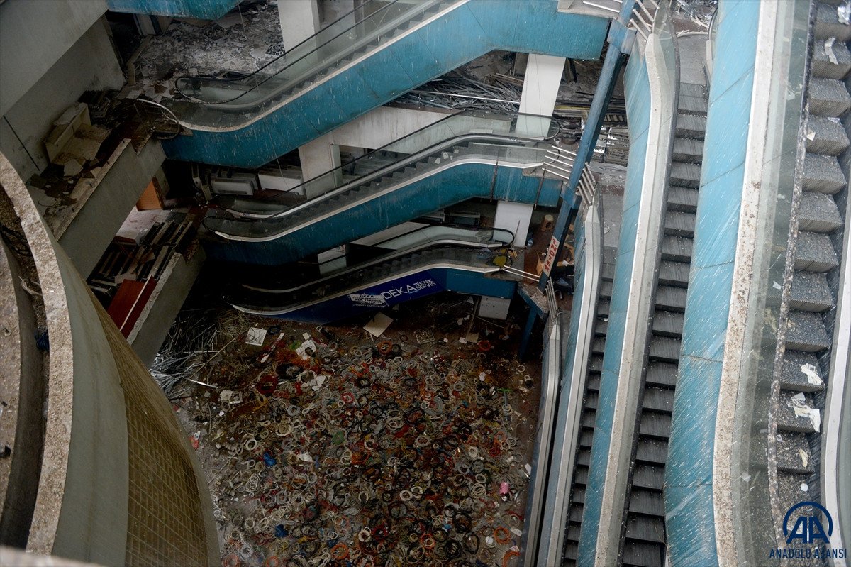 'Dünyanın en saçma binasının' yıkımı 3 ay sürecek