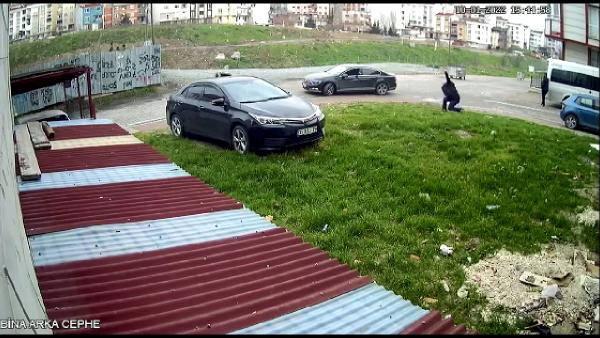 Esenyurt'ta plakasında "mutluyuz" yazan otomobille geldi, dehşeti yaşattı