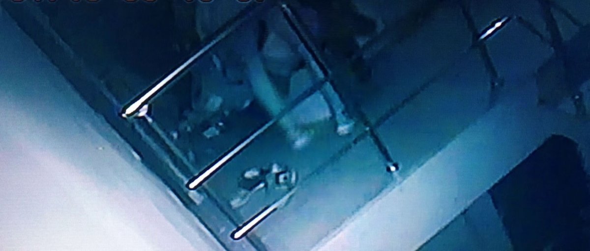 Esenyurt'taki hırsız çaldığı ayakkabılar için not bıraktı