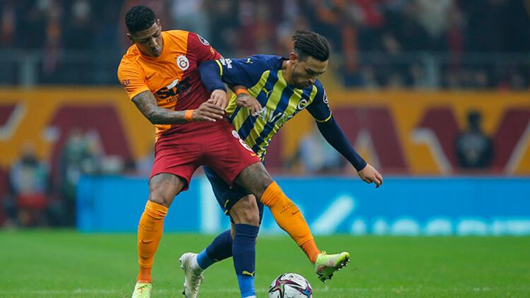 Galatasaray'da yıldız isimle yollar ayrılıyor! Torrent'in gözünden düştü