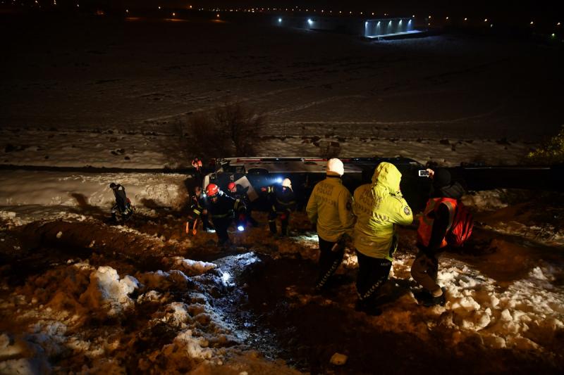 Gaziantep'te Yolcu Otobüsü Kaza Yaptı! Çok Sayıda Yaralı Var!