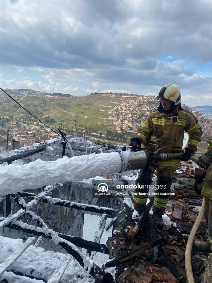 İzmir'de evde çıkan yangında 1 kişi öldü