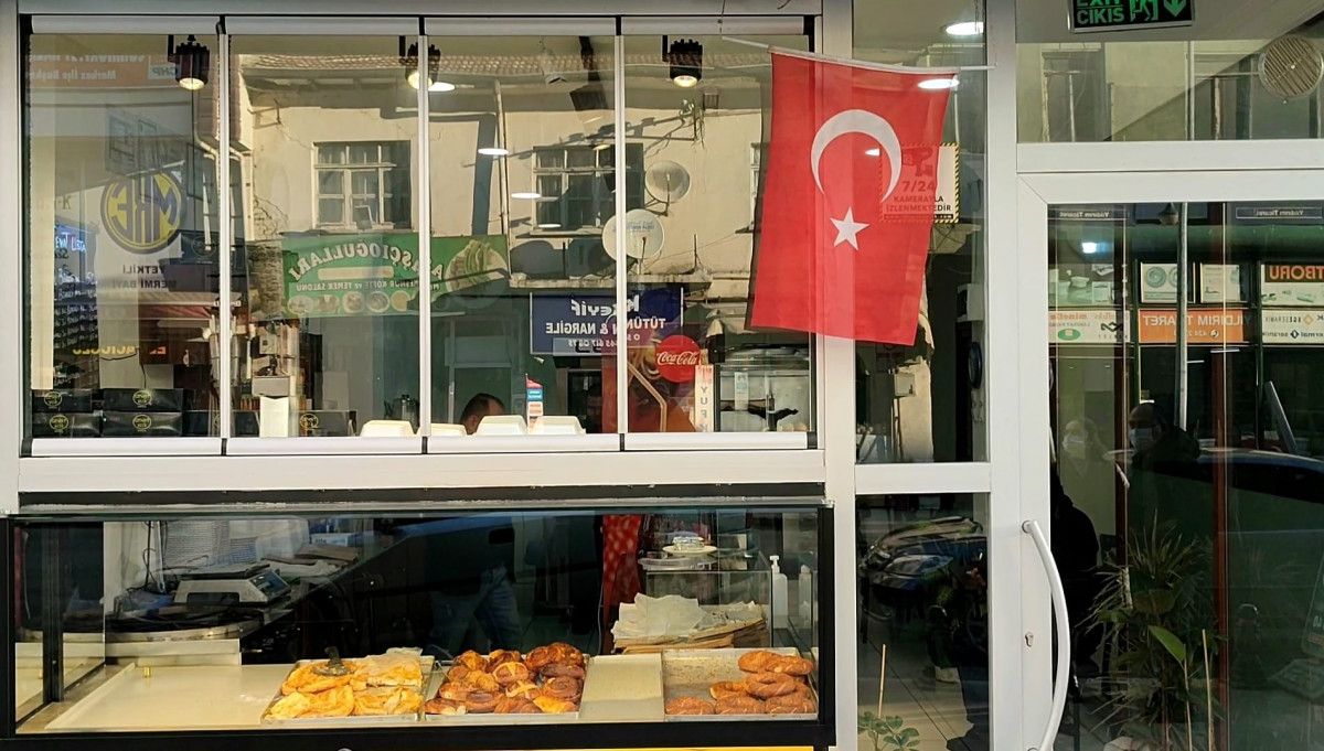 Karabük'te Türk bayrağını indirmeye çalışan kadın tedaviye alınacak 