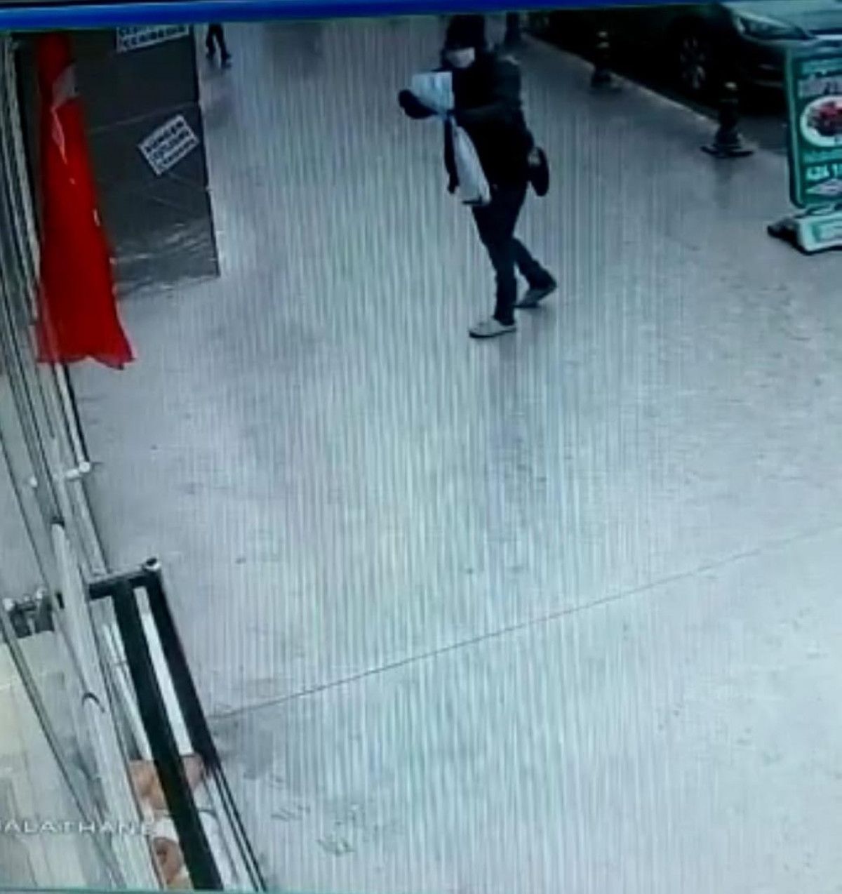 Karabük'te Türk bayrağını indirmeye çalışan kadın tedaviye alınacak 