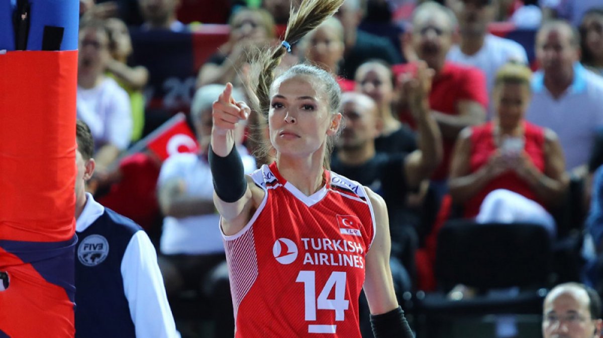 Milli voleybolcu Eda Erdem Dündar, en iyi 12 oyuncu arasında