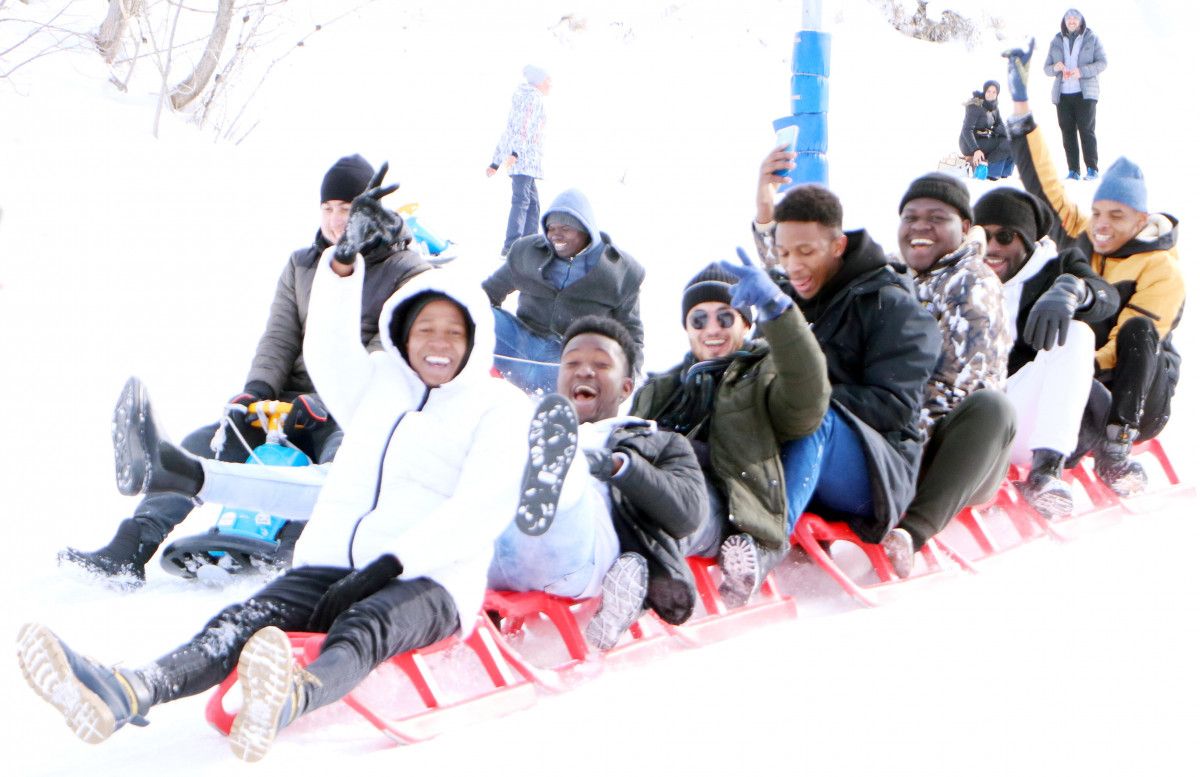 Palandöken'e gelen Afrikalı öğrencilerin kızak keyfi