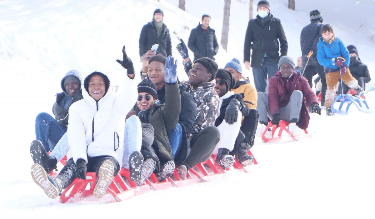 Palandöken'e gelen Afrikalı öğrencilerin kızak keyfi
