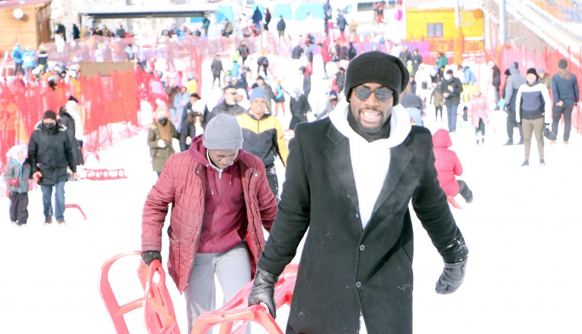 Palandöken'e gelen Afrikalı öğrencilerin kızak keyfi