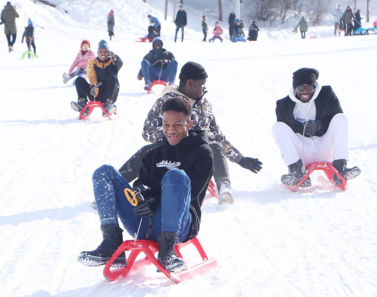 Palandöken'e gelen Afrikalı öğrencilerin kızak keyfi