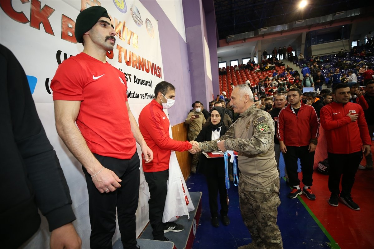 PÖH'lerden kurulu kick boks takımı, başarılarıyla göz doldurdu