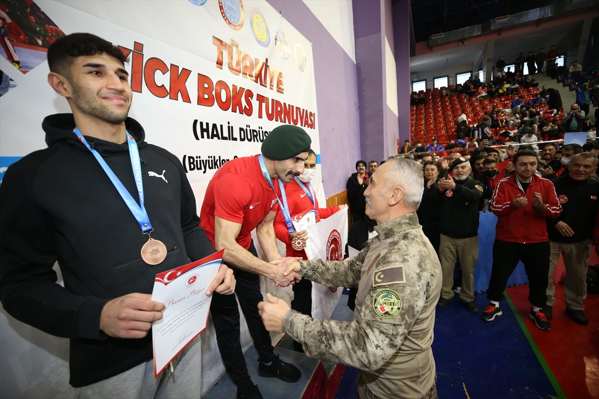 PÖH'lerden kurulu kick boks takımı, başarılarıyla göz doldurdu