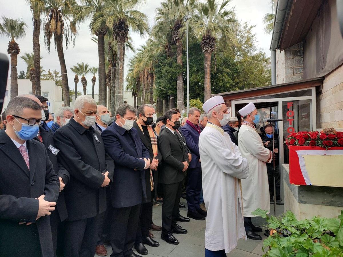 Sanatçı Fatma Girik, son yolculuğuna uğurlandı