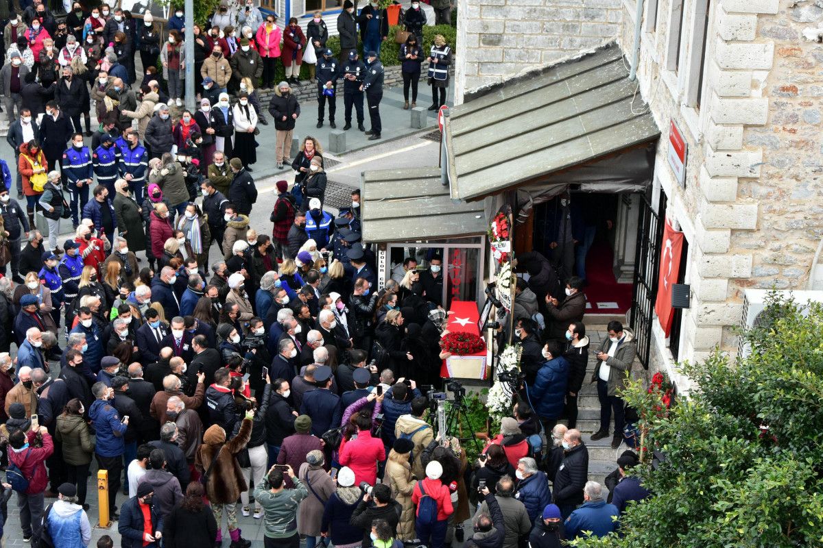 Sanatçı Fatma Girik, son yolculuğuna uğurlandı