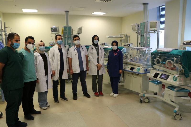 Şanlıurfalı dördüzler özel bakımla hayata tutundu