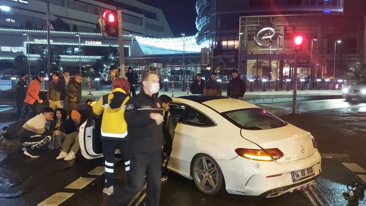 Şişli'de hatalı dönüş kazası: 5 yaralı