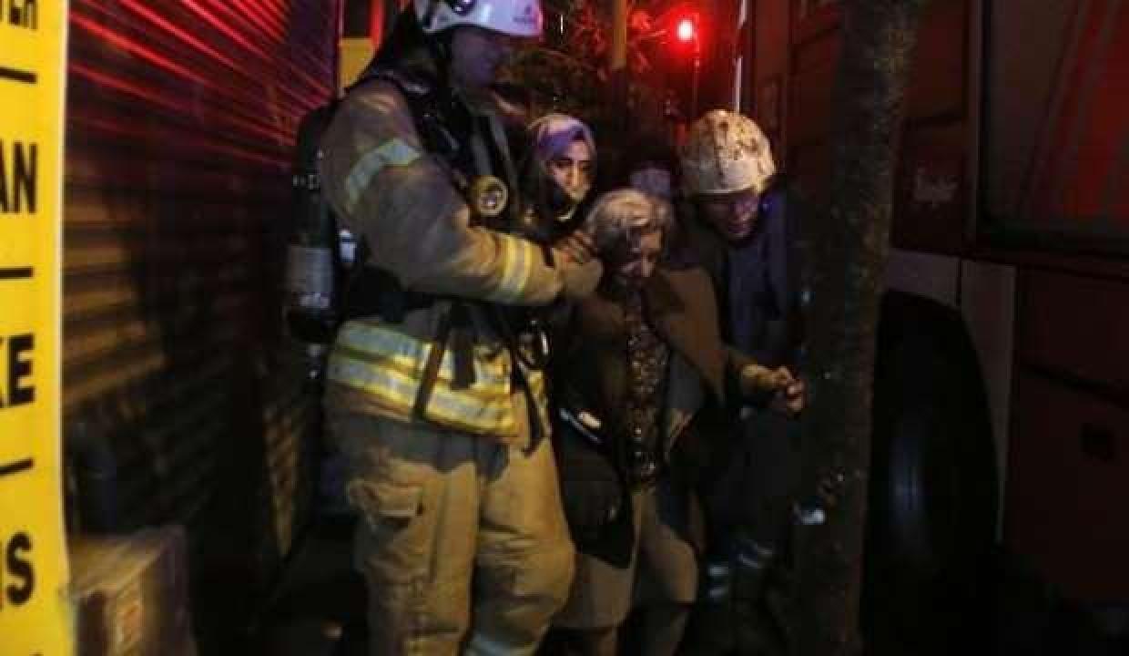 Şişli&#039;de yangında mahsur kalan iki kadın kurtarıldı