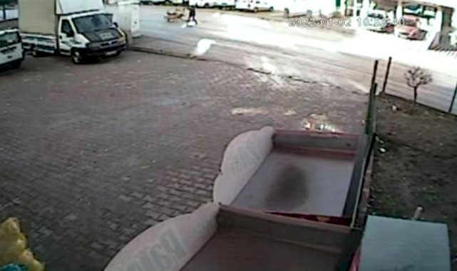 Ankara'da yoldan geçen çocuğa köpekler saldırdı