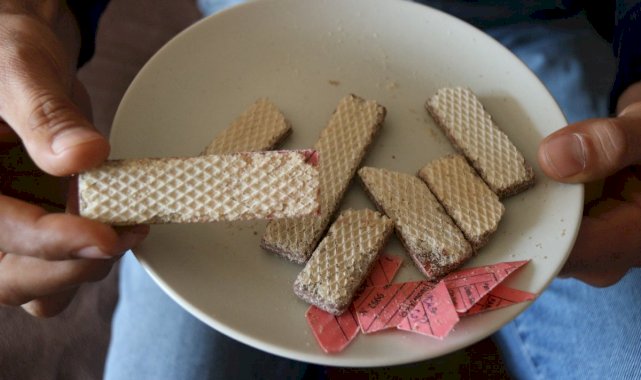 Diyarbakır’da gofretin içinden kağıt çıktı, 10 aylık bebek ölümden döndü