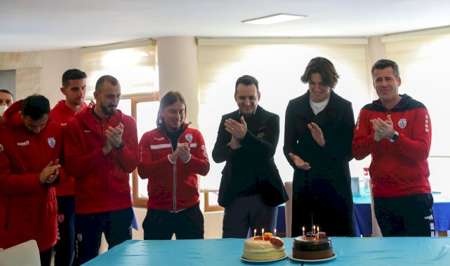 Enis Destan'a pastalı uğurlama