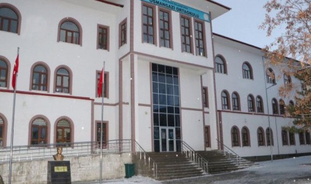 Erzurum'da bir okul müdürü omzundan bıçaklandı