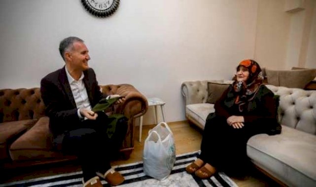 İnegöllü yaşlı kadın 10 yıldır askerler için çorap örüyor