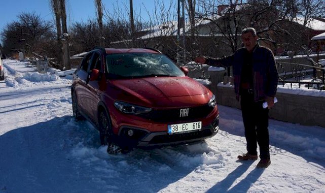 Kayseri'de baltalı dehşet! Araçlara saldırdı