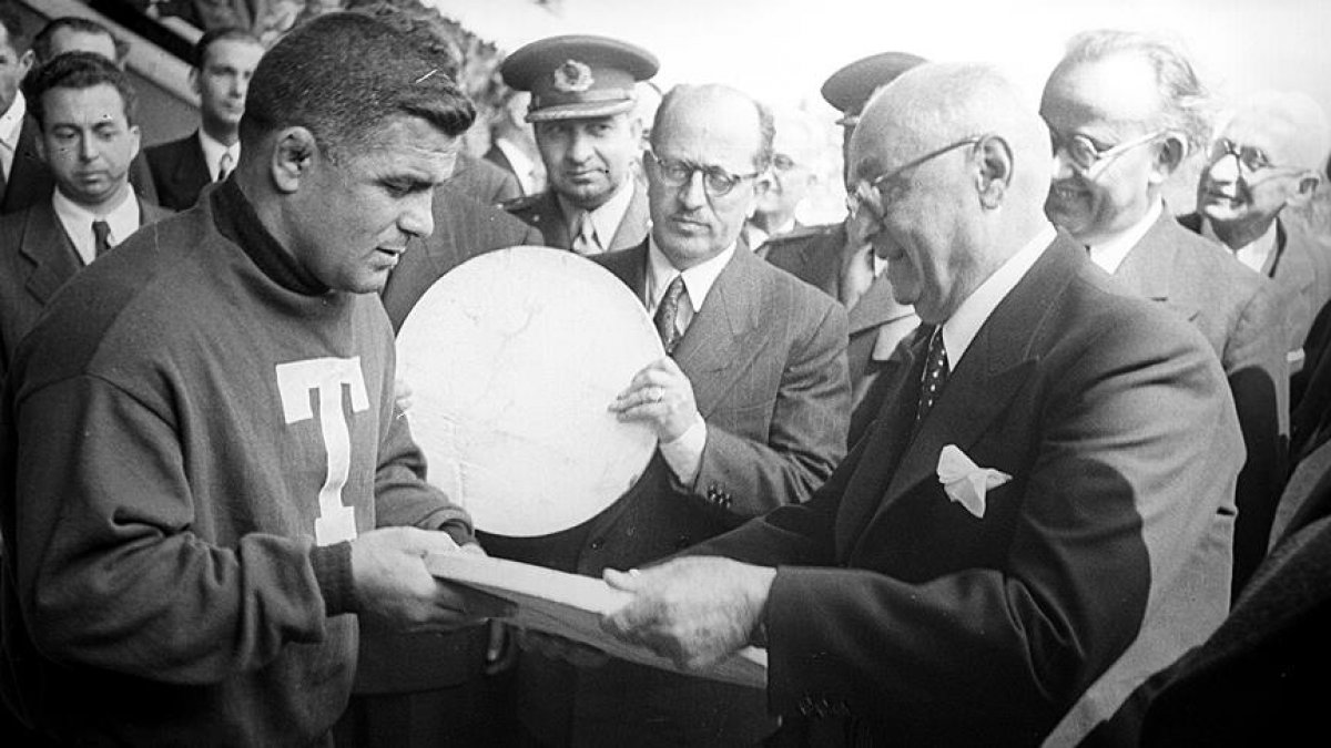 Türk güreşinin babası Yaşar Doğu, ölüm yıl dönümünde anılıyor