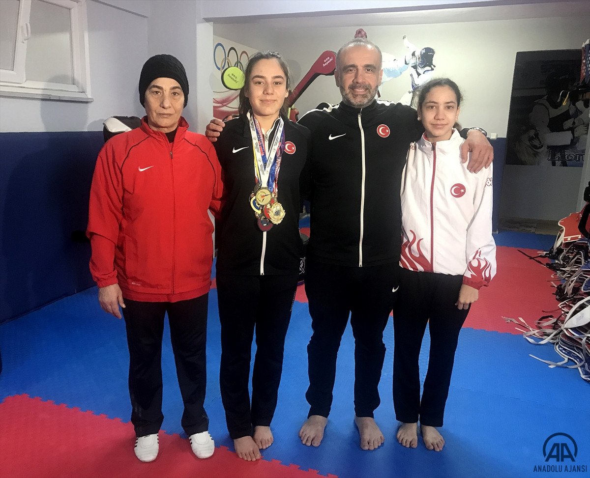 Üç kuşaktır tekvandocu ailenin şampiyon kızı Sude: Aileme olimpiyat borcum var