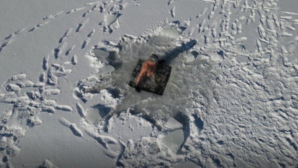 Uludağ'da buz tutan göletlere böyle girdi