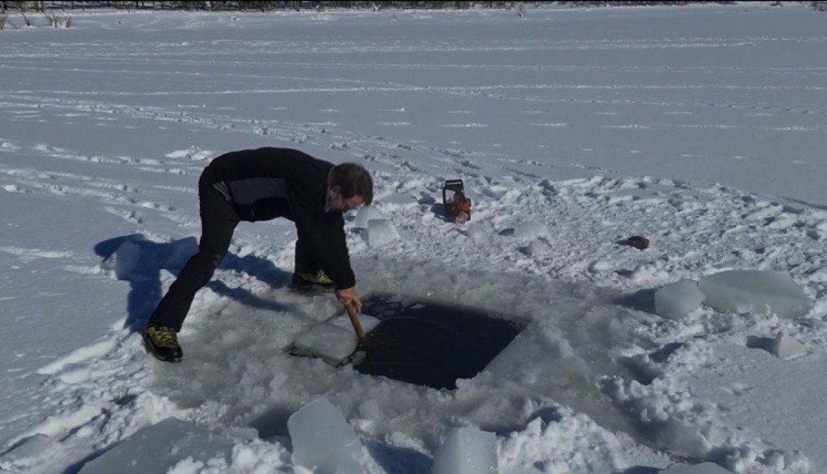 Uludağ'da buz tutan göletlere böyle girdi