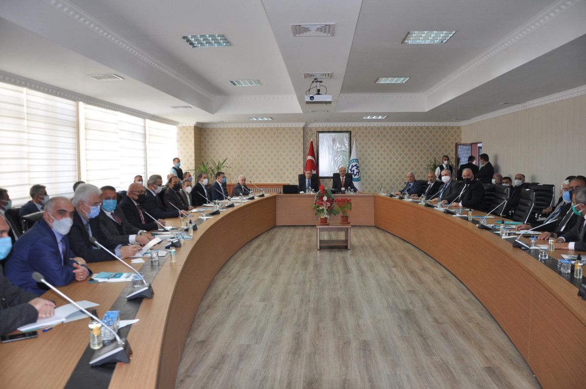 YÖK Başkanı Erol Özvar: Salgınla ilgili kararı üniversiteler verecek