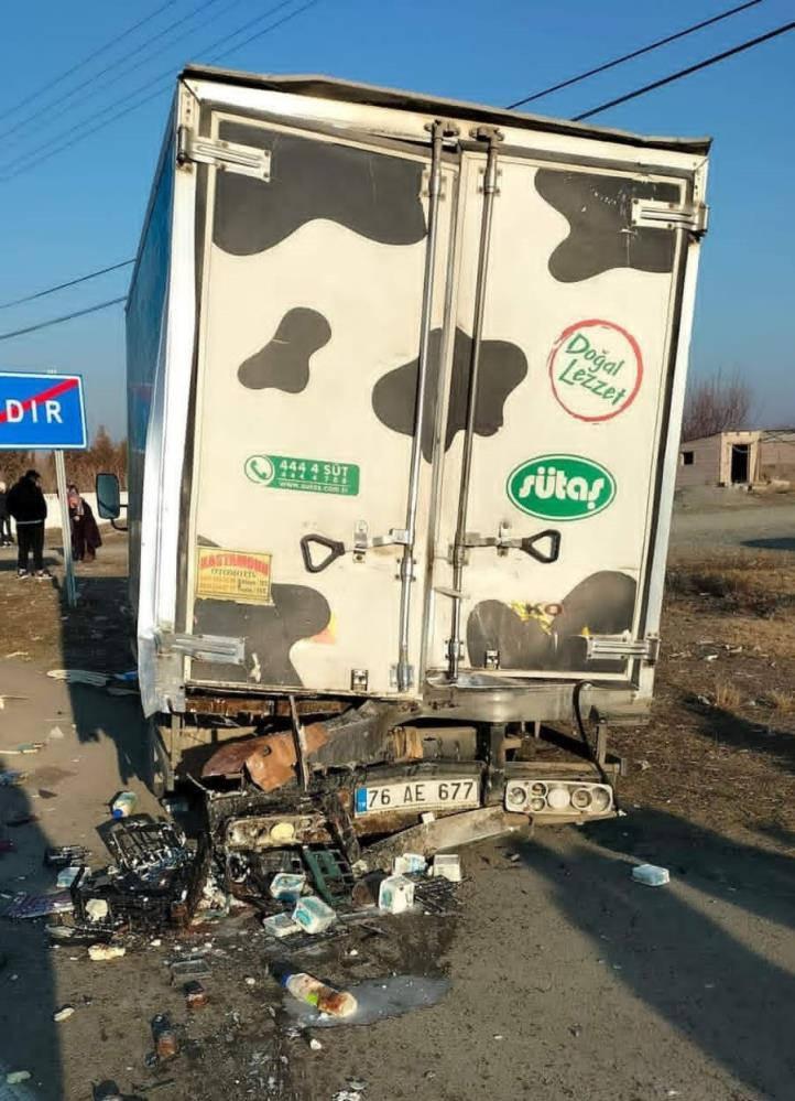 Yolcu otobüsü kamyonete çarptı: 1 yaralı