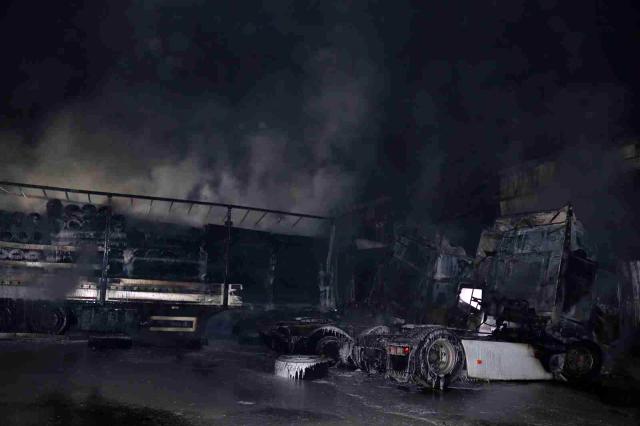 10 dükkanın ve 3 tırın küle döndüğü yangın böyle çıktı