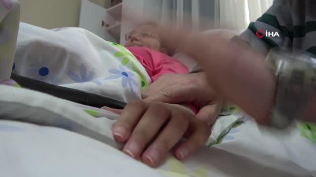 4. kattan düşerek yatağa mahkum olan İrem'e 3 yıldır babası bakıyor