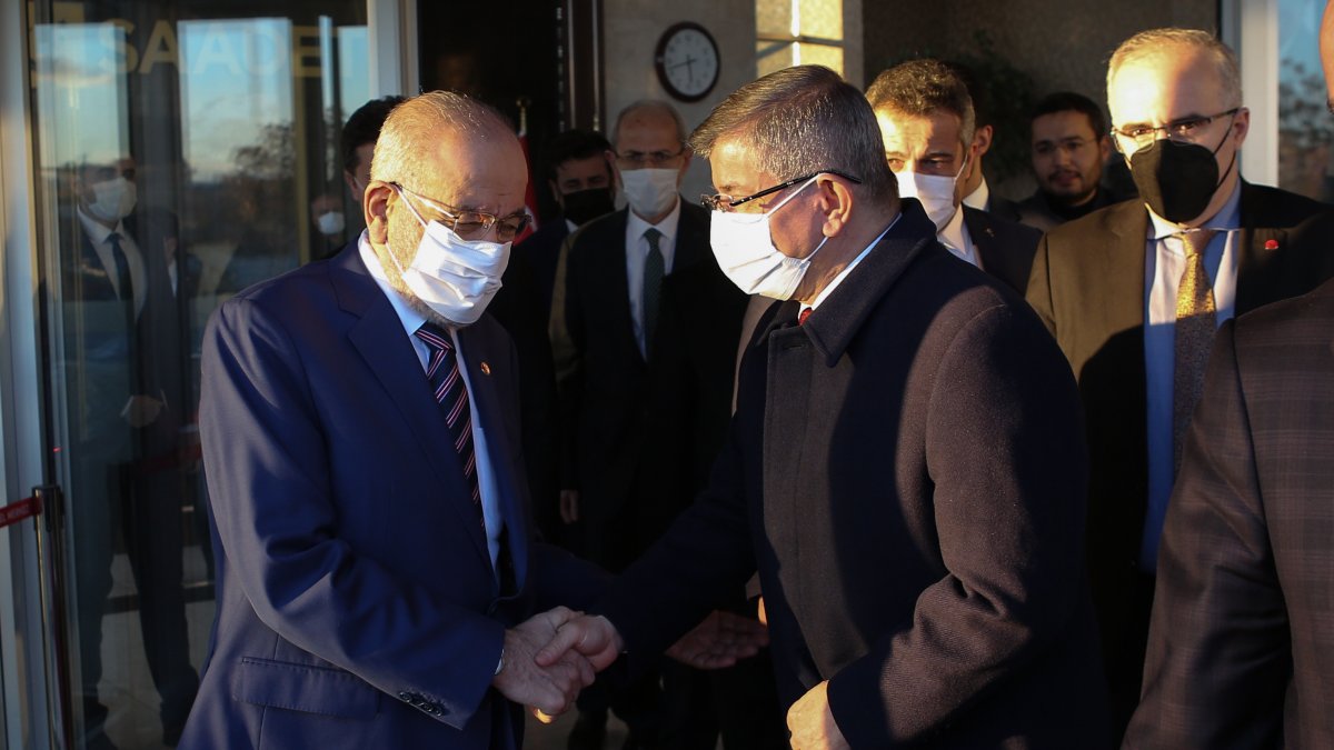 Ahmet Davutoğlu ve Temel Karamollaoğlu&#039;ndan Kavala açıklaması