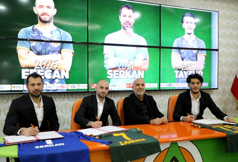Alanyaspor 3 futbolcusuyla sözleşme uzattı!