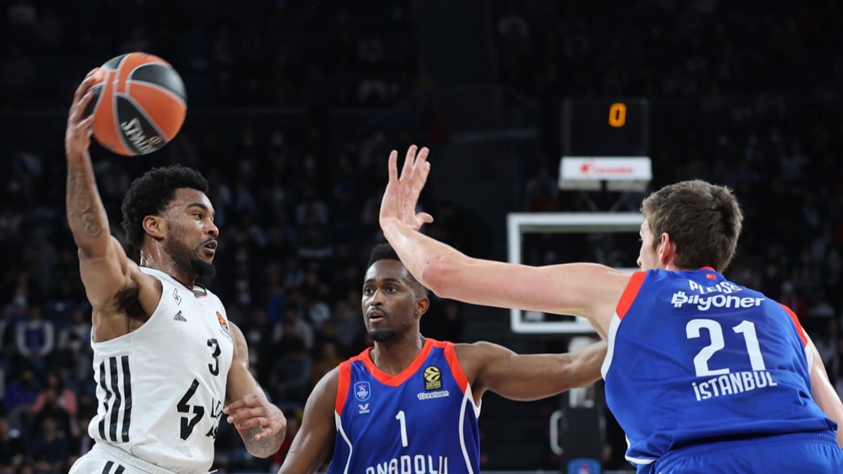 Anadolu Efes Euroleague' de LDCL Asvel'i yendi