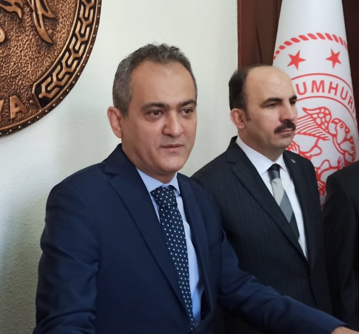 Bakan Mahmut Özer: 50 derslikte yüz yüze eğitime ara verildi