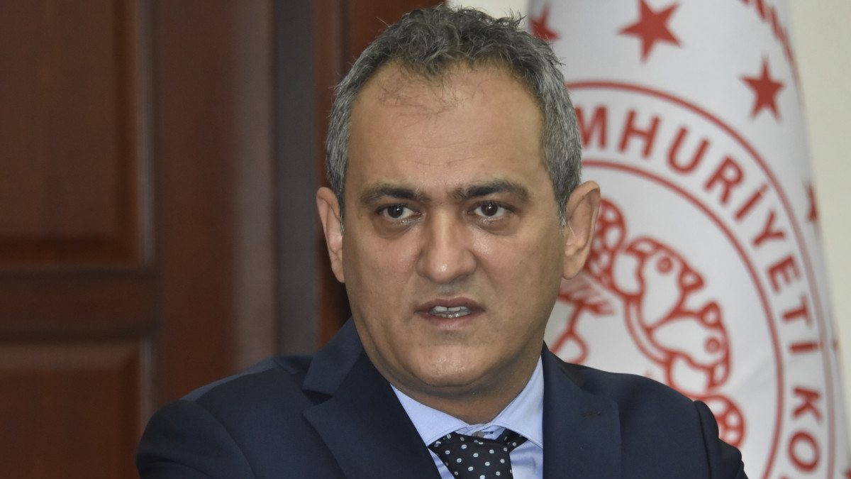 Bakan Mahmut Özer: 50 derslikte yüz yüze eğitime ara verildi
