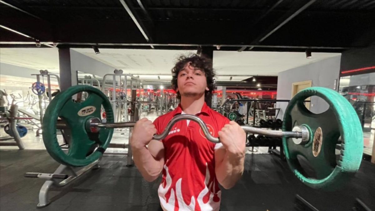 Bileği bükülemeyen genç milli sporcunun hedefi şampiyon olmak