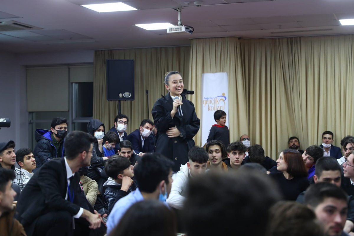 Binali Yıldırım Sıra Gecesi’nde gençlerle buluştu