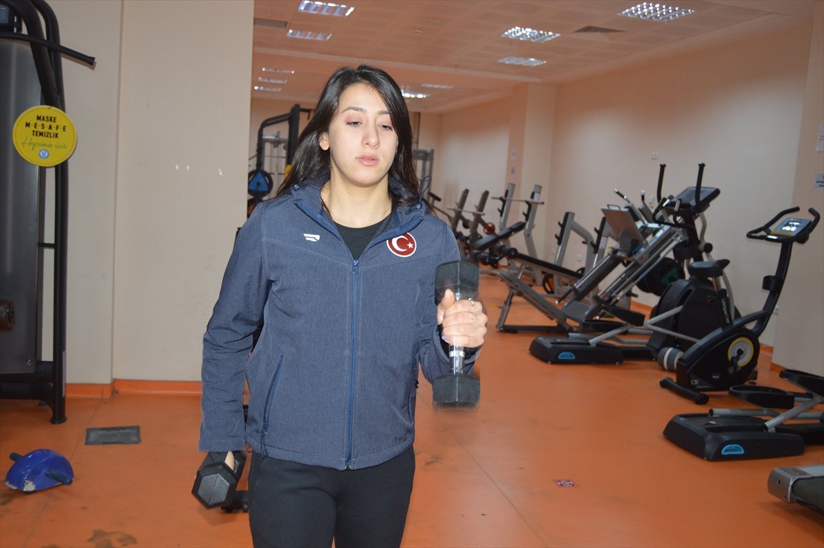 Dünya şampiyonu milli atlet Mizgin Ay, Paris Olimpiyatları'na hazırlanıyor