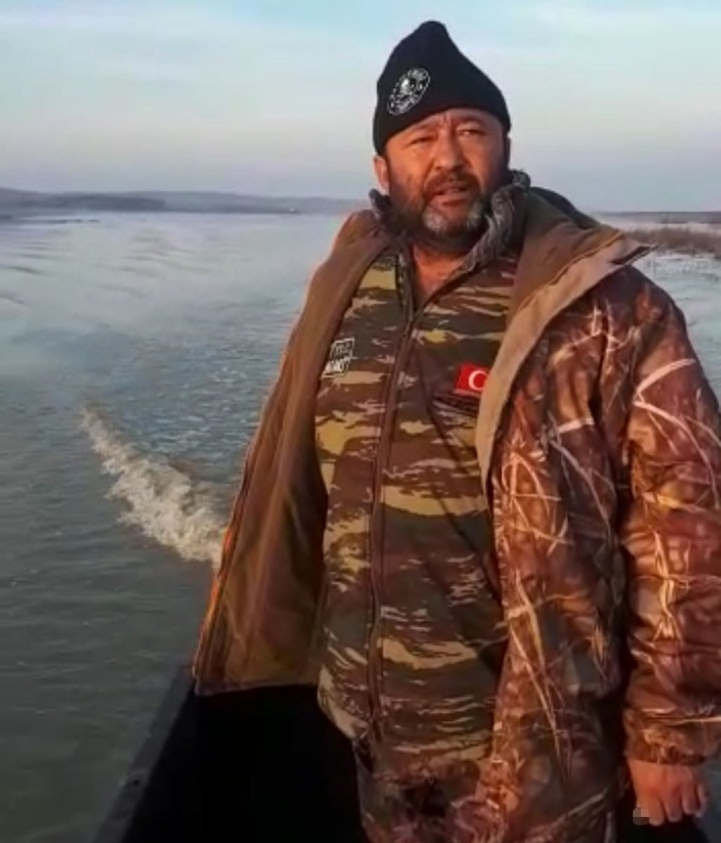 Edirne'de taşan nehir tarıma zarar verdi: Arazide kayıkla geziliyor