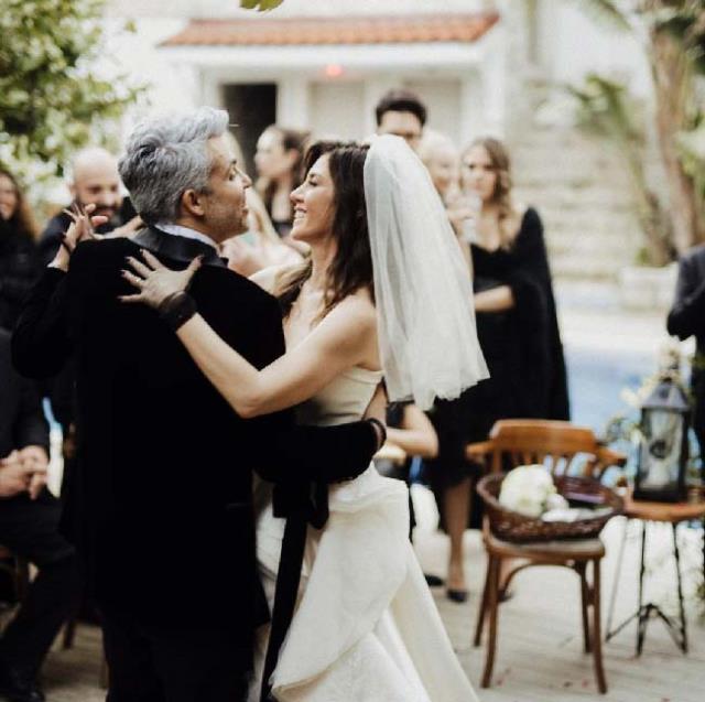 Emir Ersoy ile evlenen Gökçe Bahadır'ın siyah kuşaklı gelinliği takipçilerini ikiye böldü